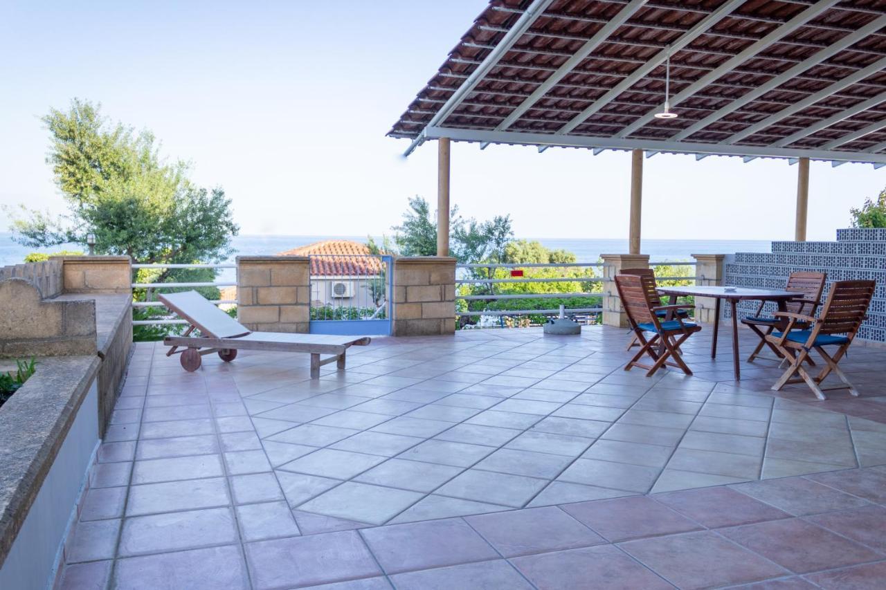 Alexandros Seaside Family Apartments & Villas - Paradise, 7' From Petalidi Kalamaki  Exterior photo