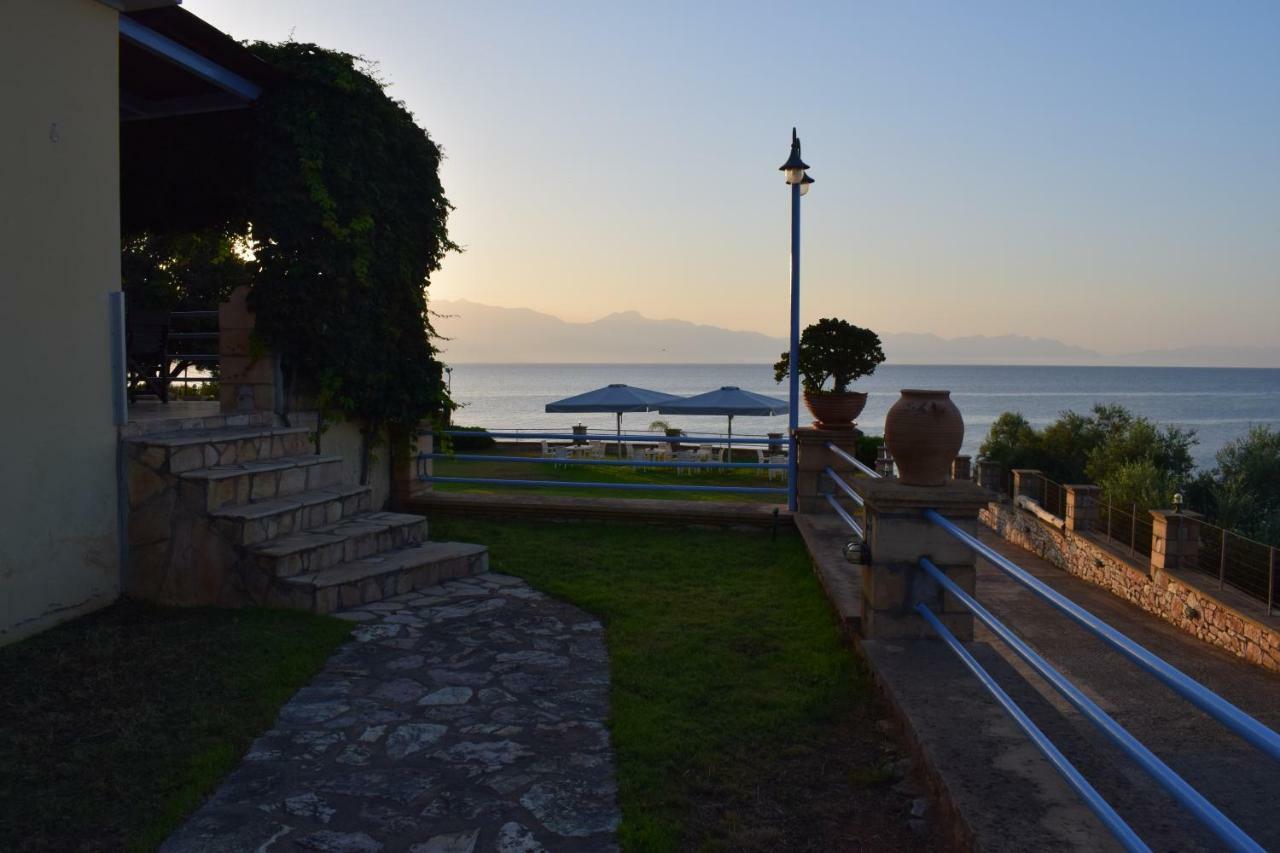 Alexandros Seaside Family Apartments & Villas - Paradise, 7' From Petalidi Kalamaki  Exterior photo