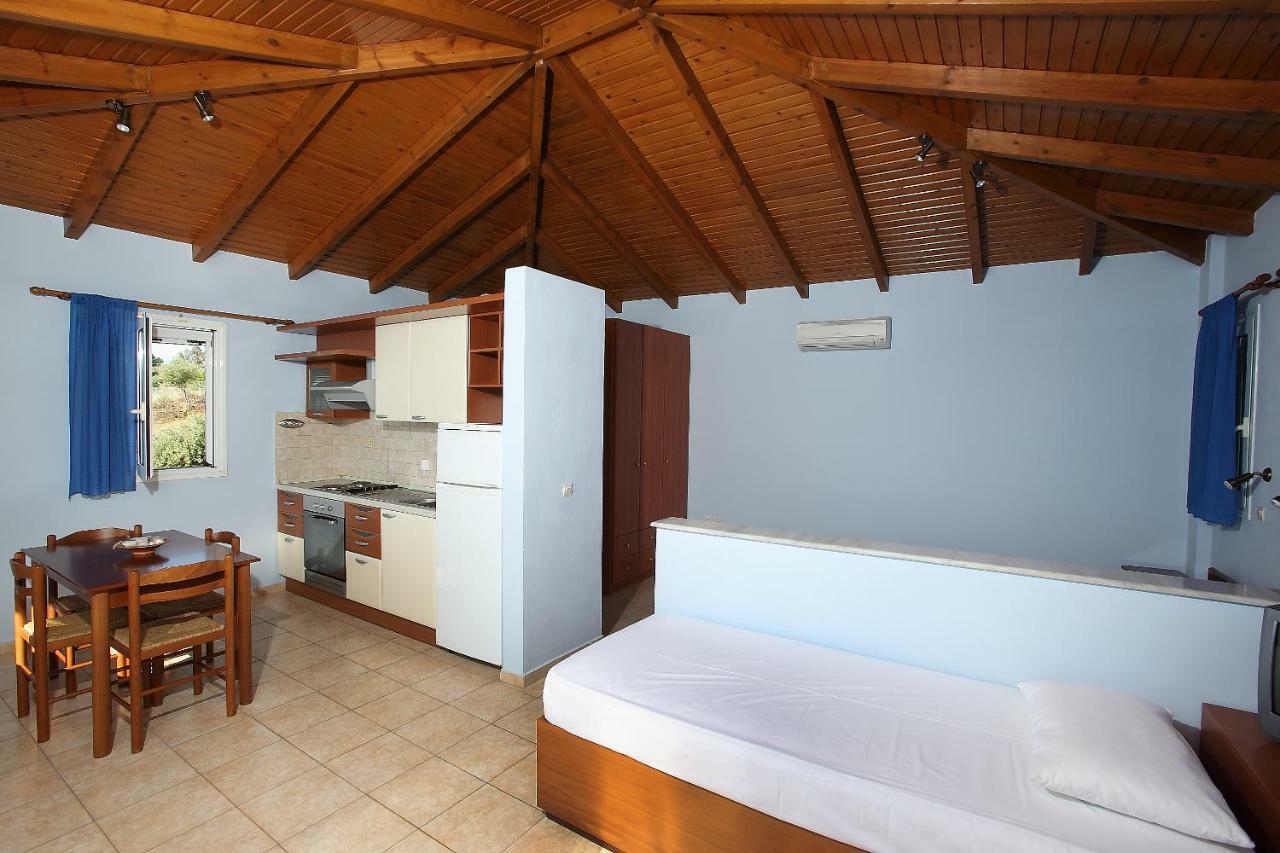 Alexandros Seaside Family Apartments & Villas - Paradise, 7' From Petalidi Kalamaki  Exterior photo