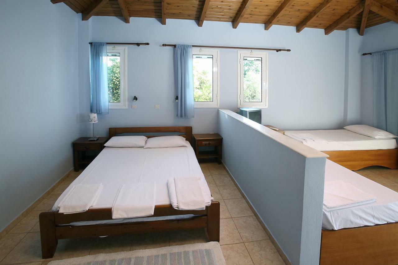 Alexandros Seaside Family Apartments & Villas - Paradise, 7' From Petalidi Kalamaki  Exterior photo