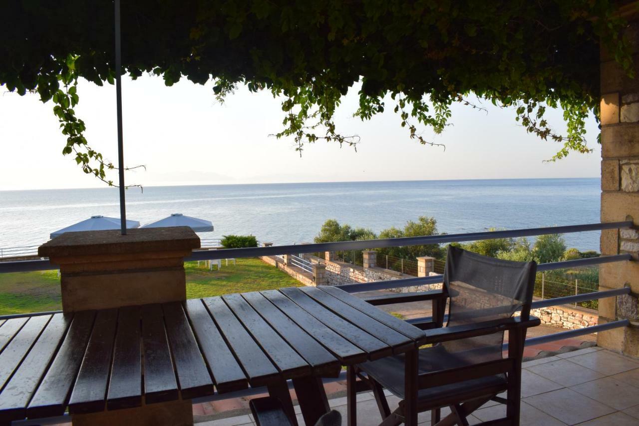 Alexandros Seaside Family Apartments & Villas - Paradise, 7' From Petalidi Kalamaki  Exterior photo