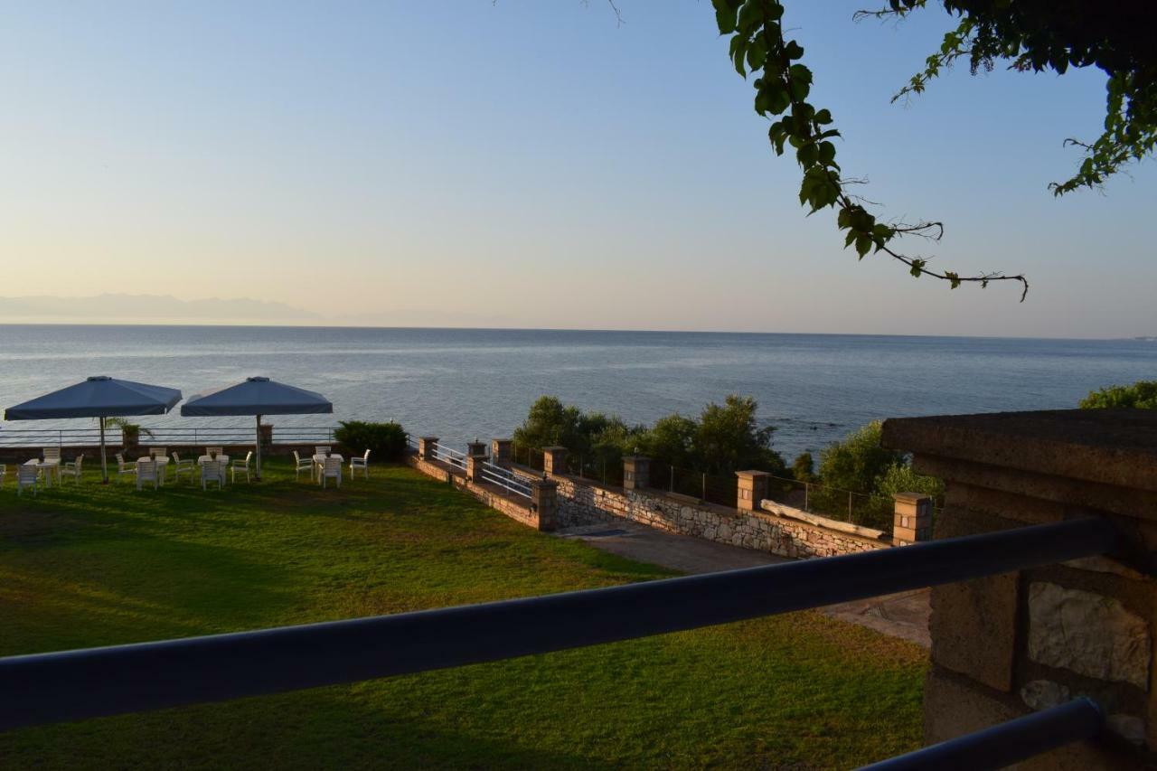 Alexandros Seaside Family Apartments & Villas - Paradise, 7' From Petalidi Kalamaki  Exterior photo