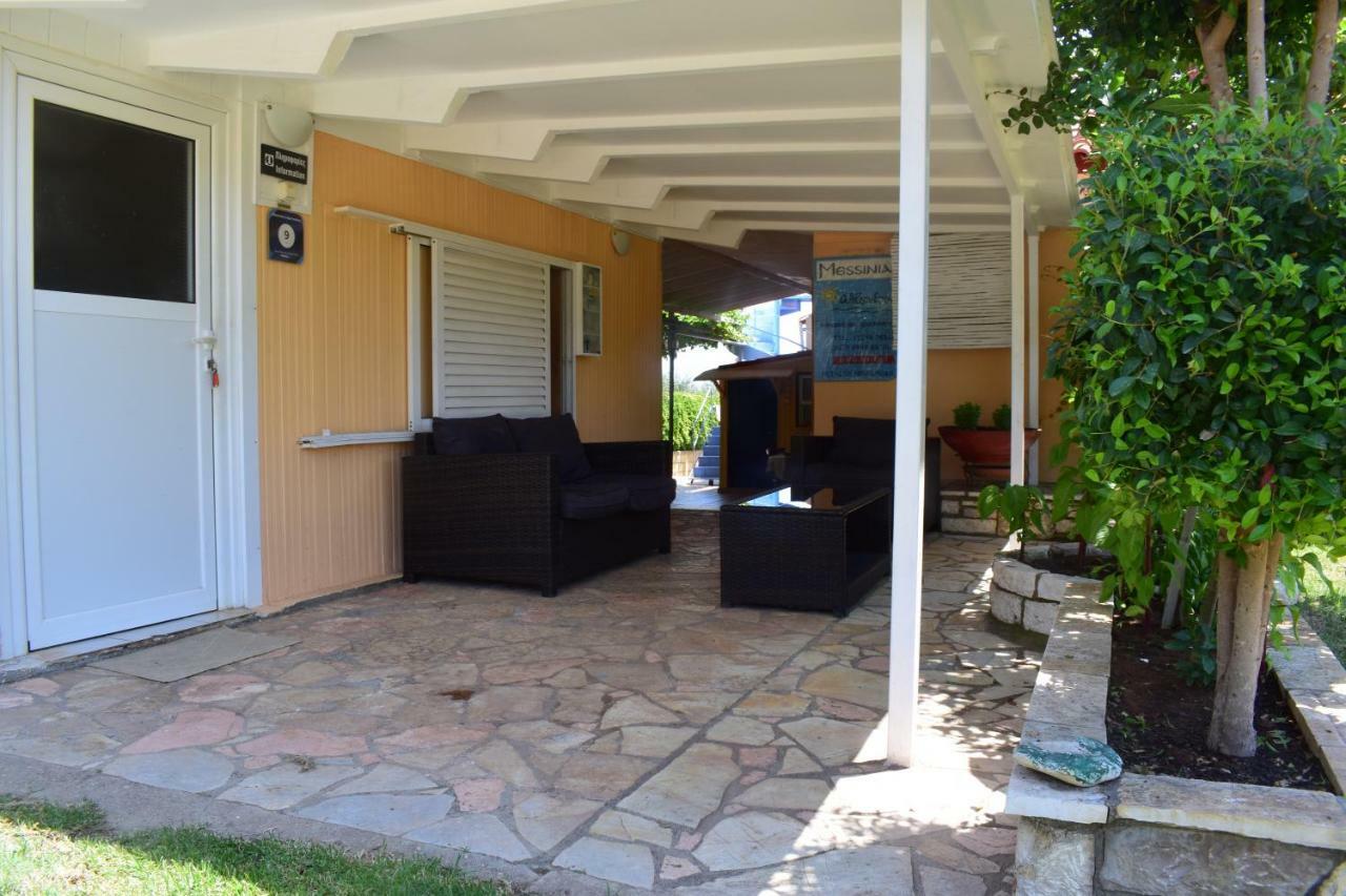 Alexandros Seaside Family Apartments & Villas - Paradise, 7' From Petalidi Kalamaki  Exterior photo